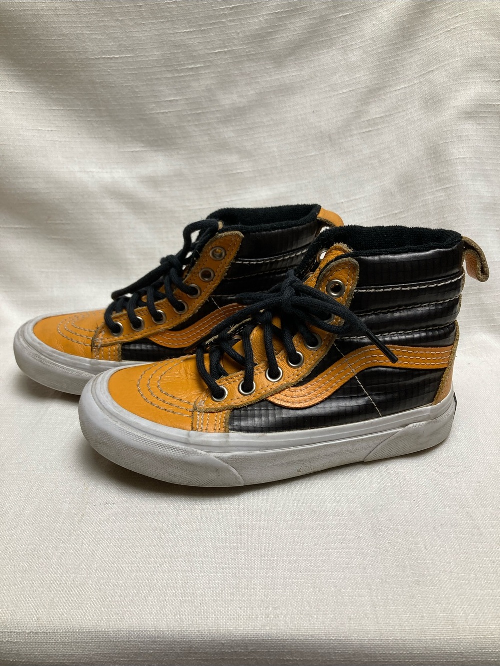 Vans Kids High-Top Sneakers in Yellow and Black